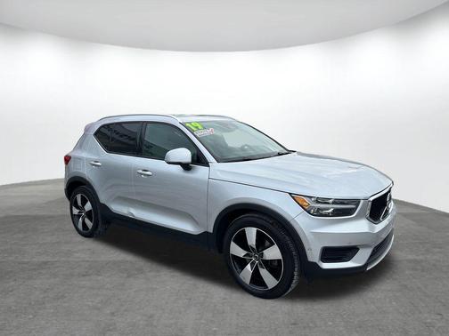 2019 Volvo XC40 T5 Momentum