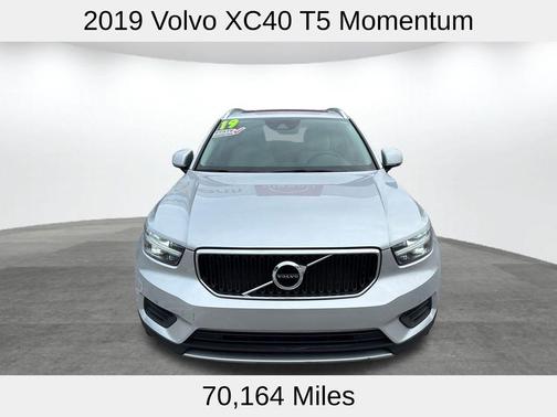 2019 Volvo XC40 T5 Momentum