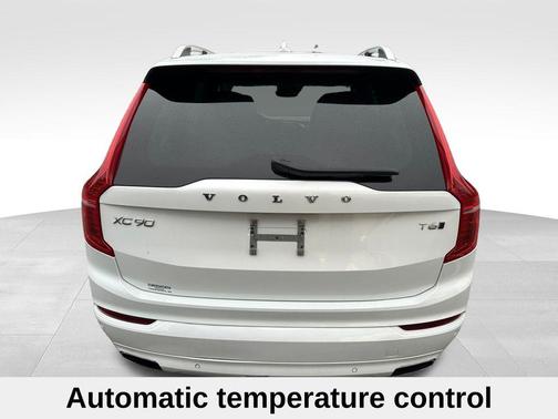2019 Volvo XC90 T6 Momentum