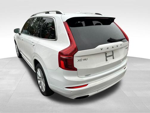 2019 Volvo XC90 T6 Momentum
