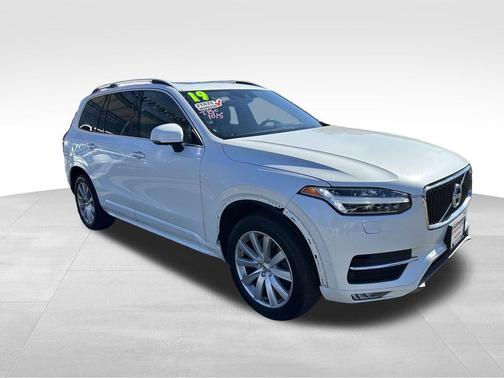 2019 Volvo XC90 T6 Momentum