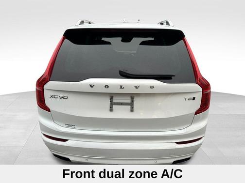 2019 Volvo XC90 T6 Momentum