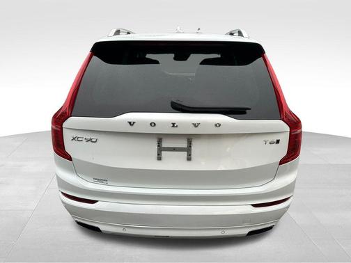 2019 Volvo XC90 T6 Momentum