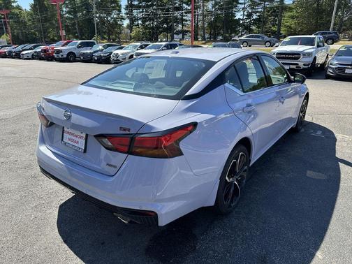 2025 Nissan Altima SR