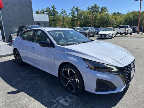 2025 Nissan Altima SR