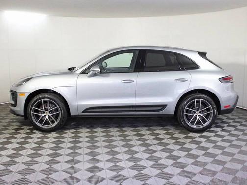 Dolomite Silver Metallic 2025 Porsche Macan