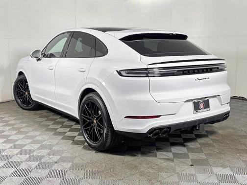 Carrara White Metallic 2026 Porsche Cayenne