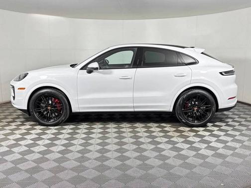 Carrara White Metallic 2026 Porsche Cayenne