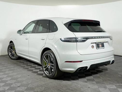 2023 Porsche Cayenne 