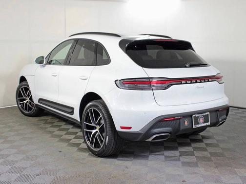 2025 Porsche Macan 