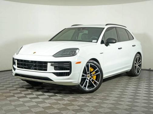 White 2024 Porsche Cayenne