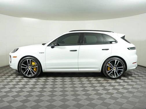 White 2024 Porsche Cayenne