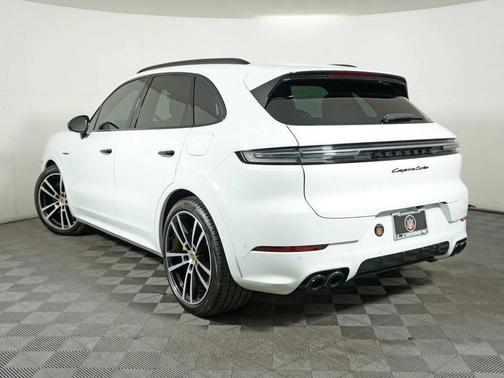White 2024 Porsche Cayenne