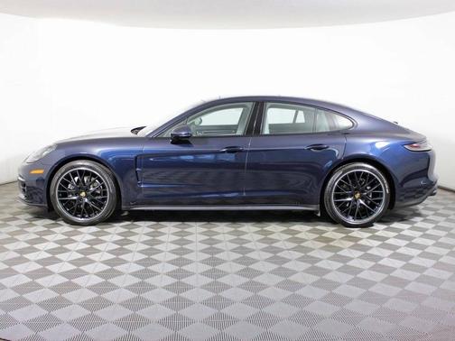 2023 Porsche Panamera 