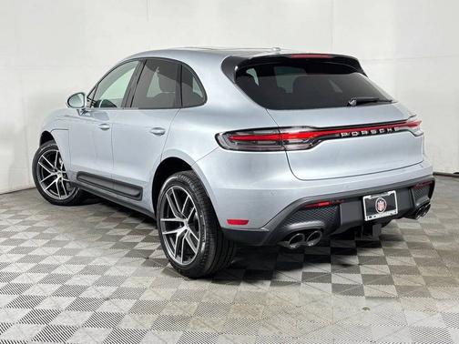 Dolomite Silver Metallic 2026 Porsche Macan
