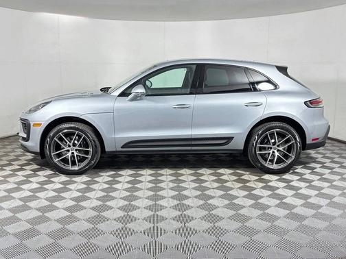 Dolomite Silver Metallic 2026 Porsche Macan