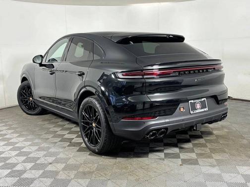 Chromite Black Metallic 2026 Porsche Cayenne