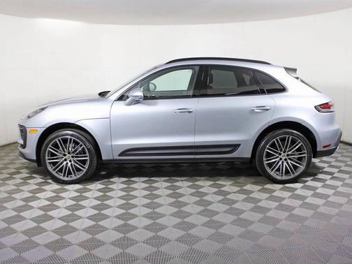 Dolomite Silver Metallic 2026 Porsche Macan