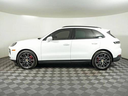 2024 Porsche Cayenne 