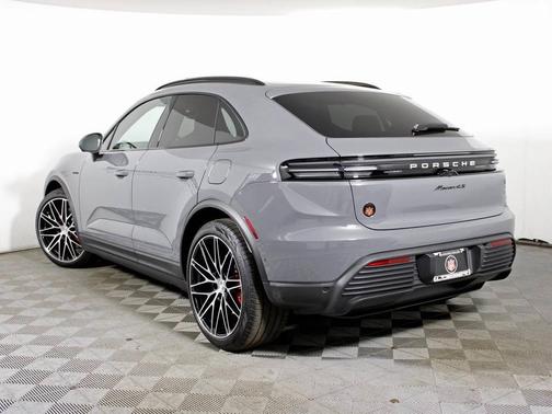 2025 Porsche Macan 