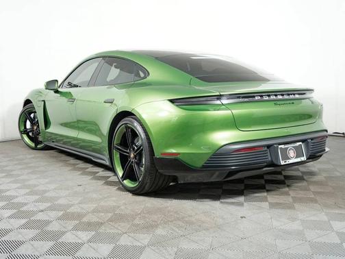 Mamba Green Metallic 2022 Porsche Taycan
