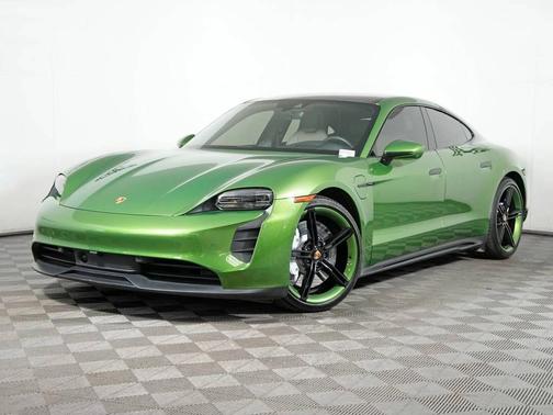 Mamba Green Metallic 2022 Porsche Taycan