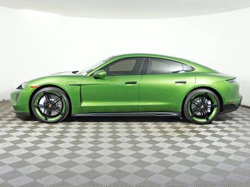 Mamba Green Metallic 2022 Porsche Taycan