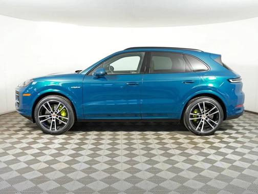 Montego Blue Metallic 2026 Porsche Cayenne