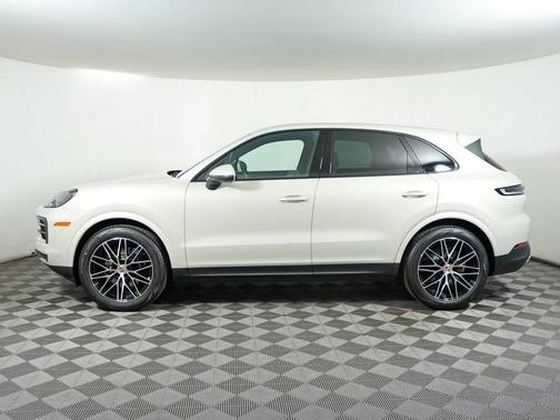 Cashmere Beige Metallic 2026 Porsche Cayenne