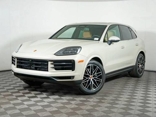 Cashmere Beige Metallic 2026 Porsche Cayenne