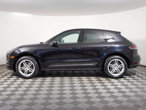Jet Black Metallic 2024 Porsche Macan