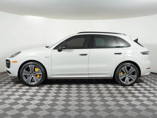 Chalk 2020 Porsche Cayenne