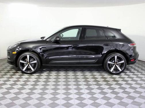 Jet Black Metallic 2025 Porsche Macan