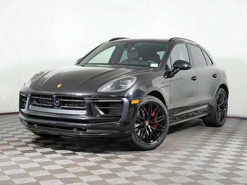 Jet Black Metallic 2024 Porsche Macan