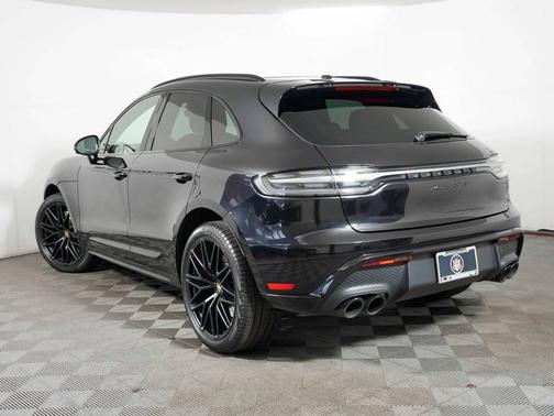 Jet Black Metallic 2024 Porsche Macan