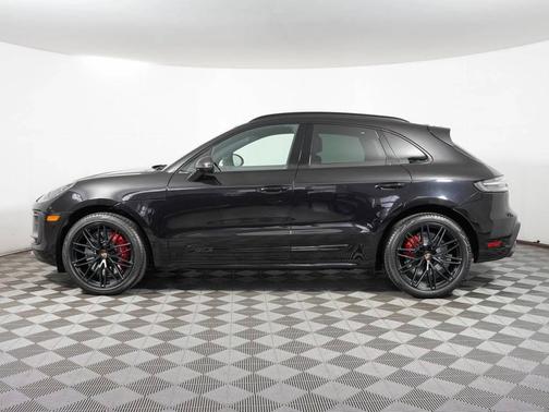 Jet Black Metallic 2024 Porsche Macan