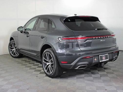 2025 Porsche Macan 