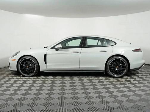 Chalk 2022 Porsche Panamera
