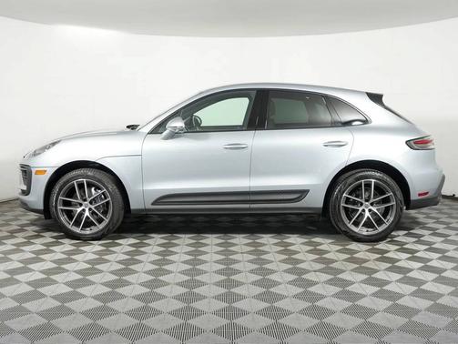 Dolomite Silver Metallic 2025 Porsche Macan