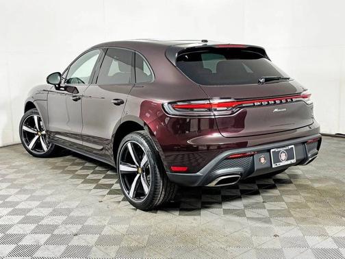 Copper Ruby Metallic 2026 Porsche Macan
