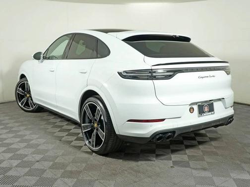 Carrara White Metallic 2023 Porsche Cayenne