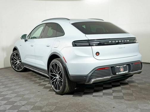 Ice Grey Metallic 2026 Porsche Macan