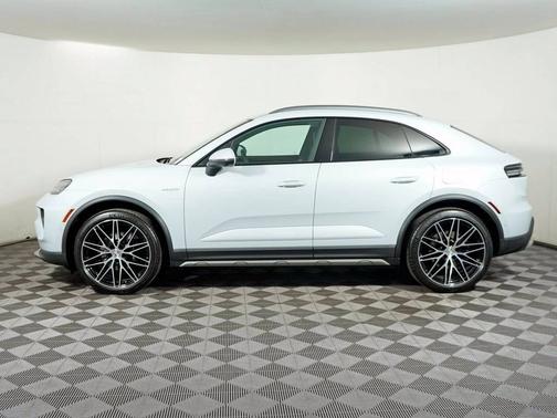 Ice Grey Metallic 2026 Porsche Macan