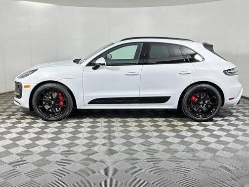 Carrara White Metallic 2026 Porsche Macan