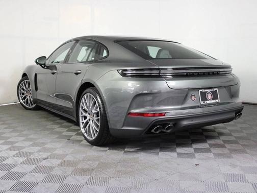 2026 Porsche Panamera 
