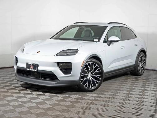 Ice Grey Metallic 2025 Porsche Macan