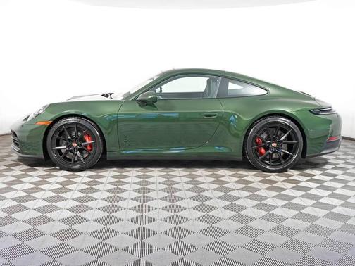 Oak Green Metallic Neo 2026 Porsche 911