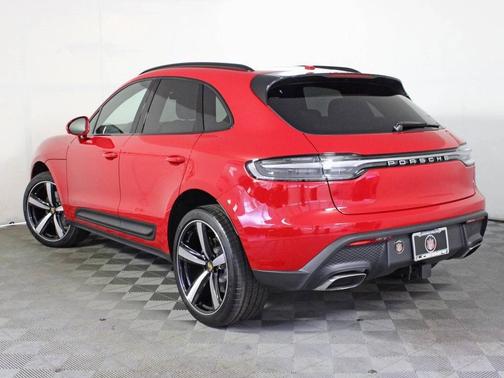 2025 Porsche Macan 