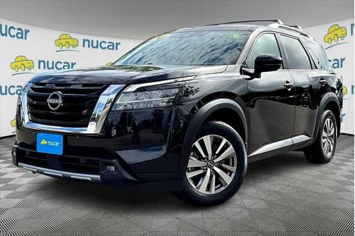 2022 Nissan Pathfinder SL 4WD