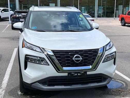 Pearl White Tricoat 2023 Nissan Rogue SV